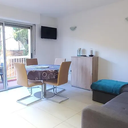Charming Vacation Cocoon With Lovely Balcony Apartment Frejus