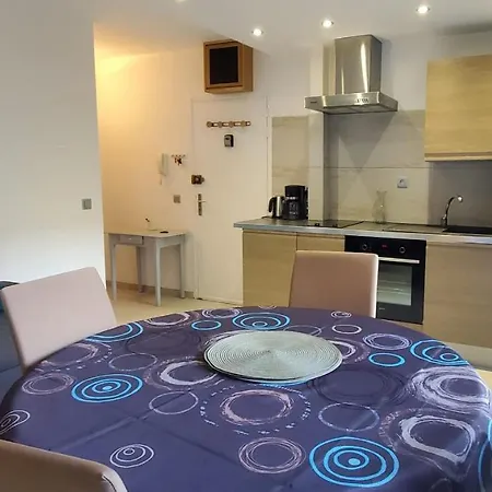 Apartment Charming Vacation Cocoon With Lovely Balcony *